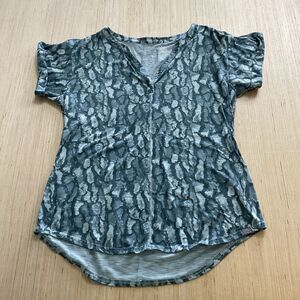 L.L. Bean Hunter Green Snake Skin Print Rolled Short Sleeve Top Size Medium